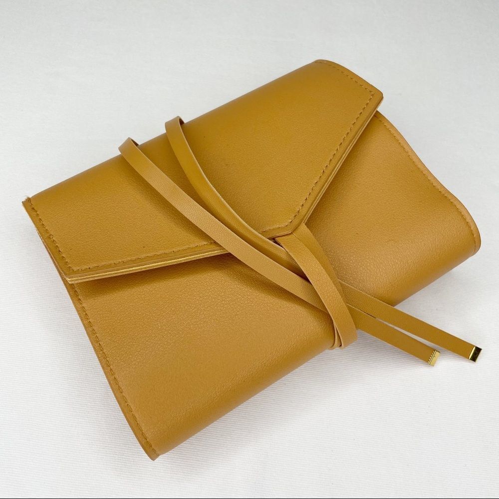 NWT Glass Ladder & Co Katherine Tech Organizer Travel Roll Honey Vegan Leather